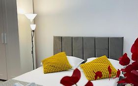Studio Dumy Near Airport